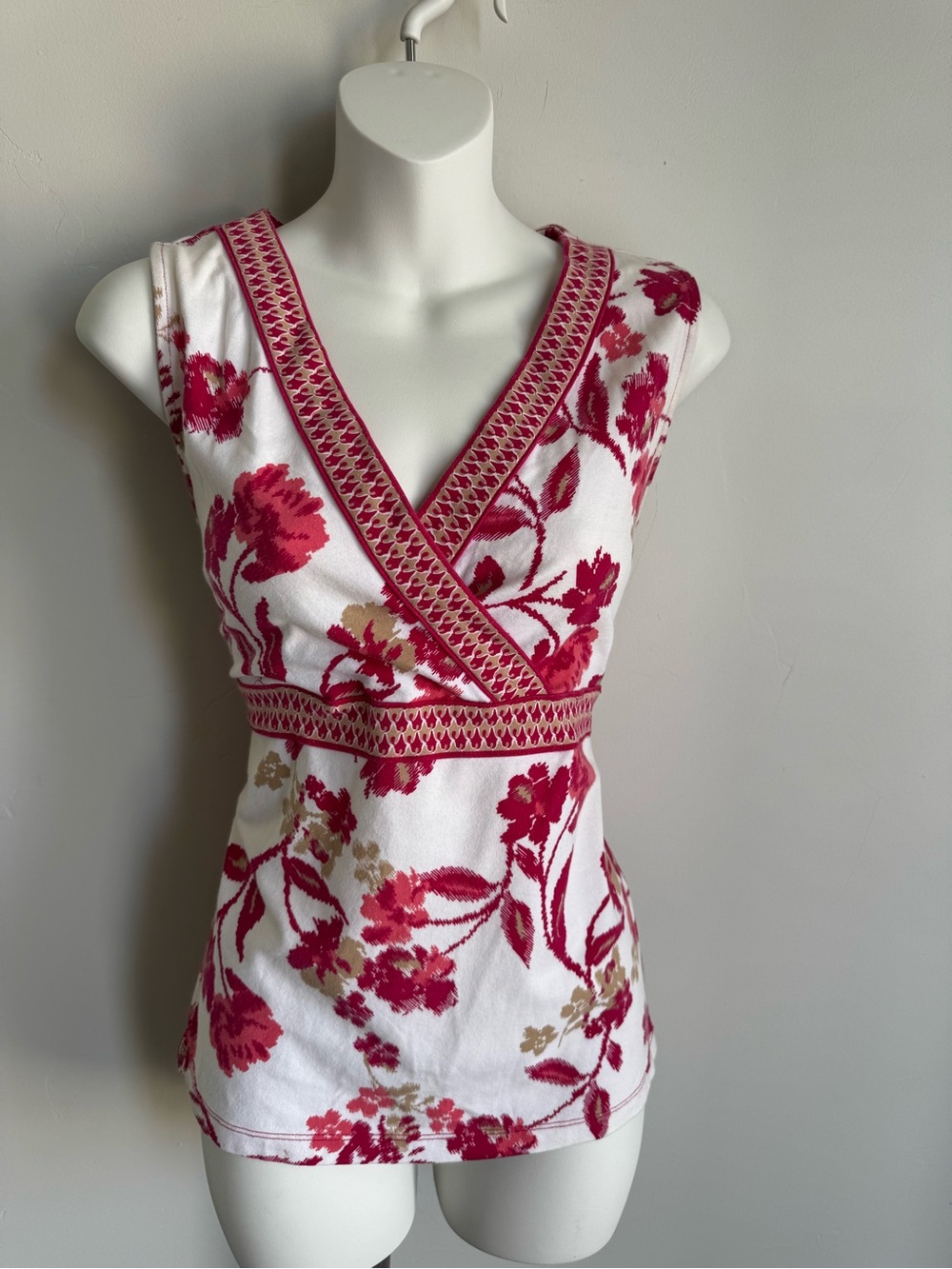 croft & barrow White Tank with Fuchsia Floral Trim